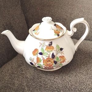 Roslyn fine bone china teapot